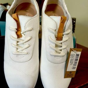 Tom’s white canvas size 9 sneakers brand new with tags.